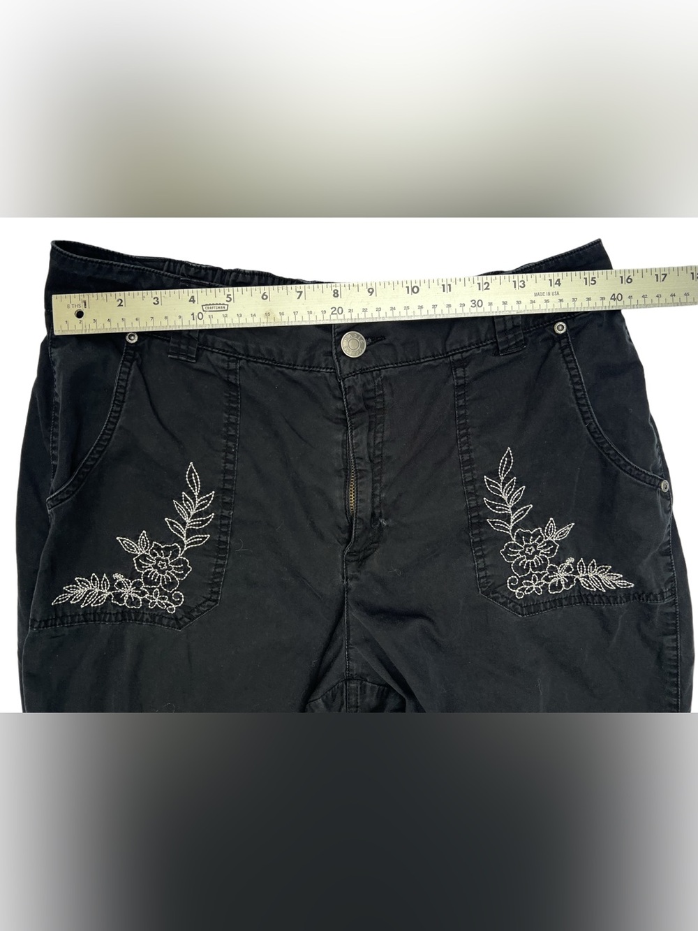 Basic Edition Embroidered Capris Size Large - Picture 6 of 7